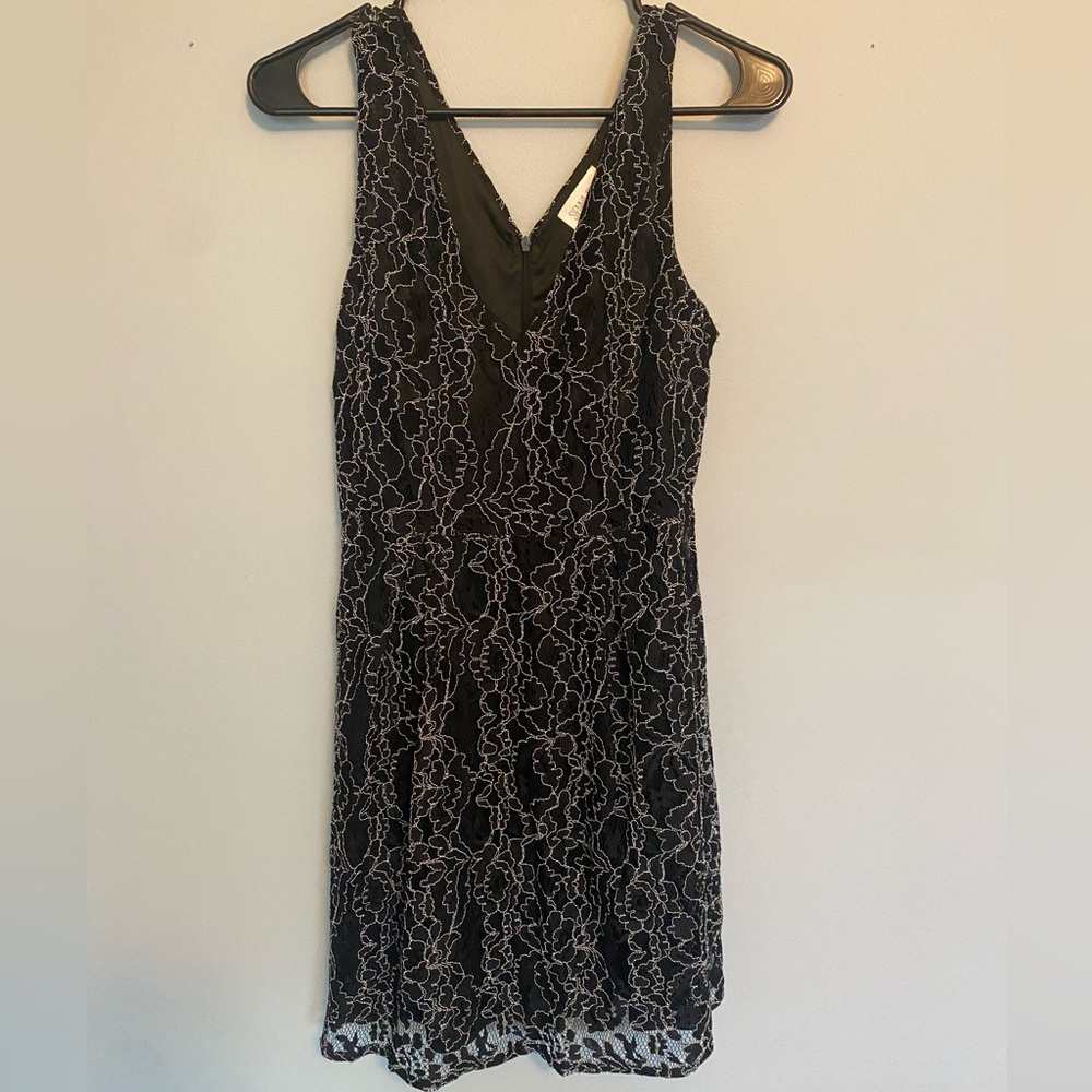 Black dress with lace (size M - NWT)